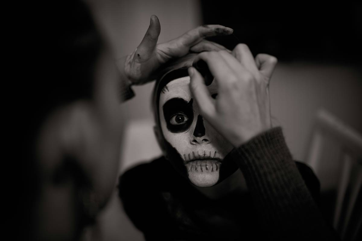 Theatrical Character Makeup: 7 Proven Tips to Avoid Painful Halloween Mistakes